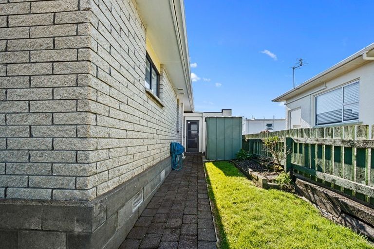 Photo of property in 19 Tukapa Street, Westown, New Plymouth, 4310