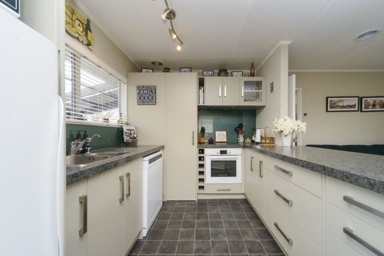 Photo of property in 35 Peter Hall Drive, Kelvin Grove, Palmerston North, 4414