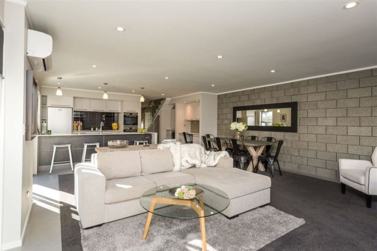 Photo of property in 142 Holly Road, St Albans, Christchurch, 8014