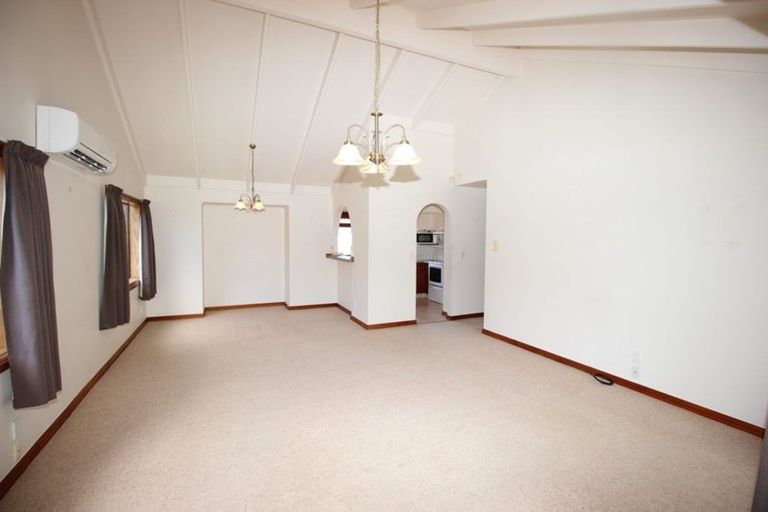 Photo of property in 37 Thorburn Avenue, Red Beach, 0932