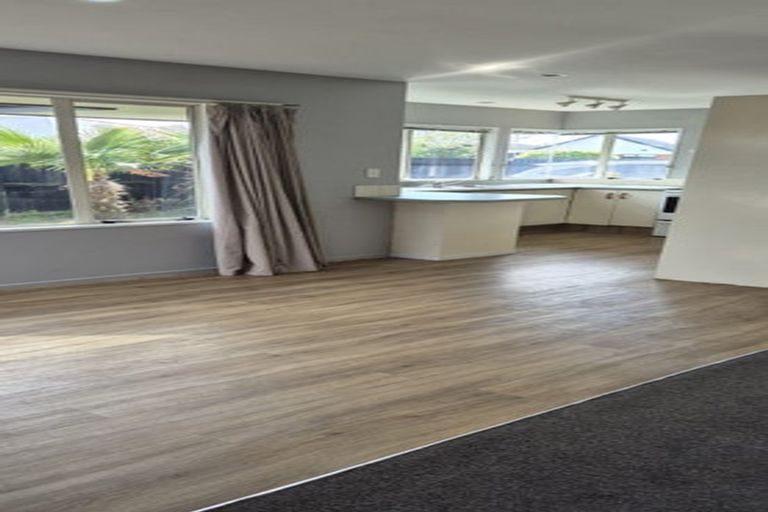 Photo of property in 28 Kirsten Place, Parklands, Christchurch, 8083