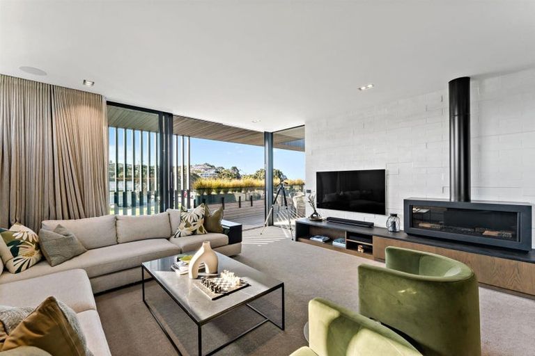 Photo of property in 41 Craig Road, Milford, Auckland, 0620