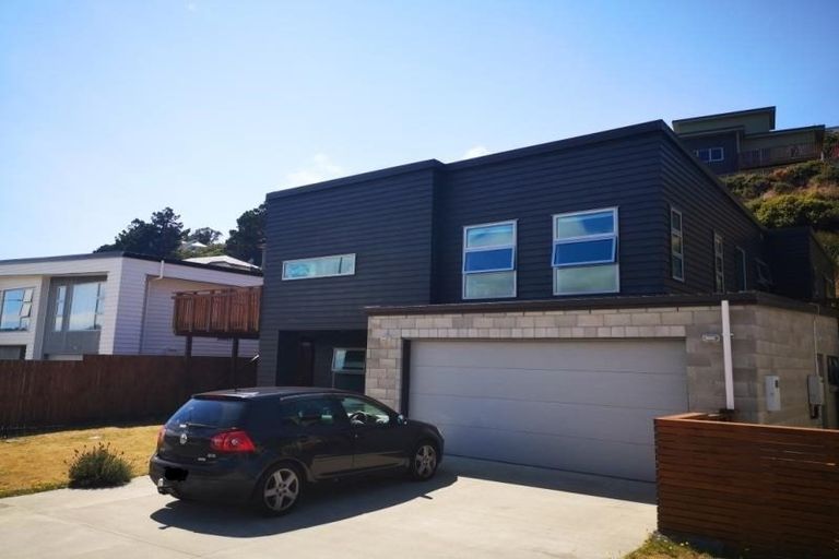 Photo of property in 17 Cresswell Place, Johnsonville, Wellington, 6037