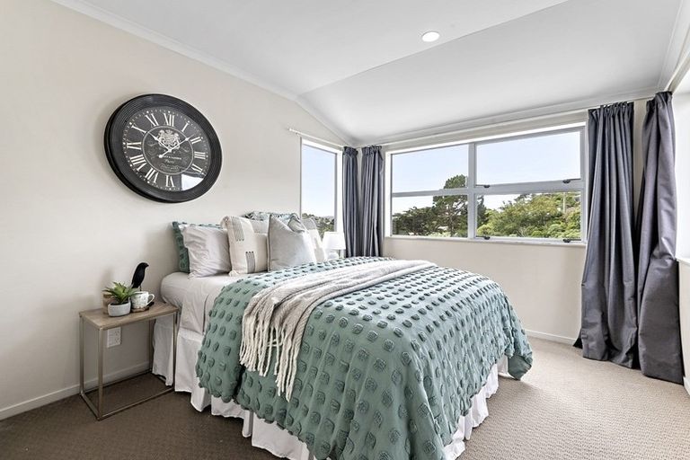 Photo of property in 47b Lyndfield Lane, Newlands, Wellington, 6037