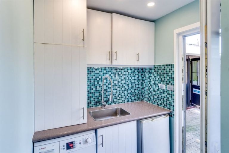 Photo of property in 27 Lowther Place, Taradale, Napier, 4112