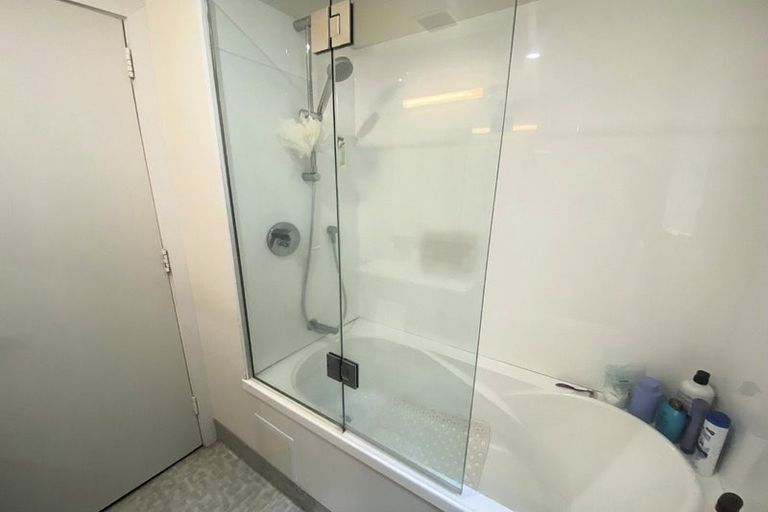 Photo of property in Fountain Court, 9/48 Oriental Parade, Oriental Bay, Wellington, 6011