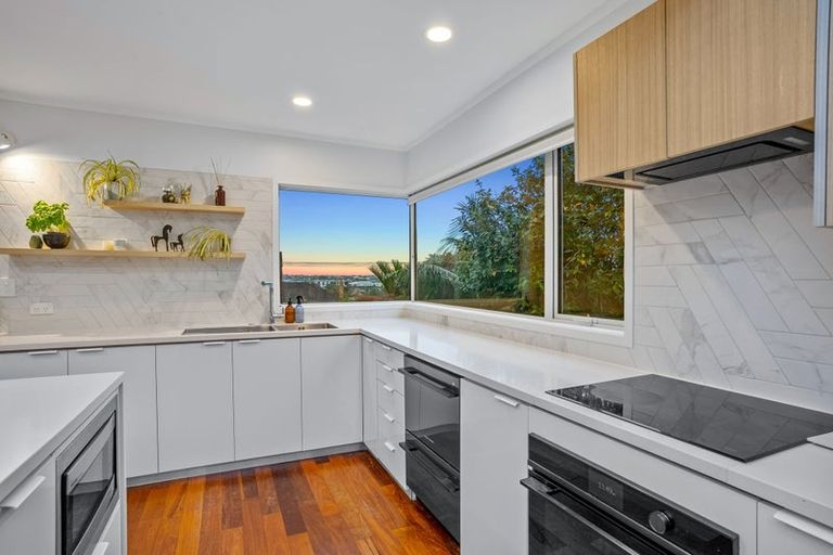 Photo of property in 556 Beach Road, Rothesay Bay, Auckland, 0630