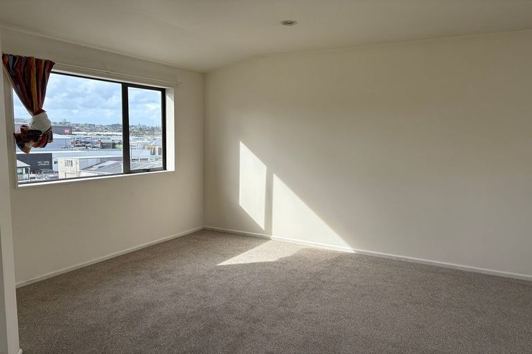 Photo of property in 9 Woodall Place, Totara Vale, Auckland, 0627