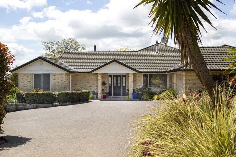 Photo of property in 2247 South Head Road, South Head, Helensville, 0874