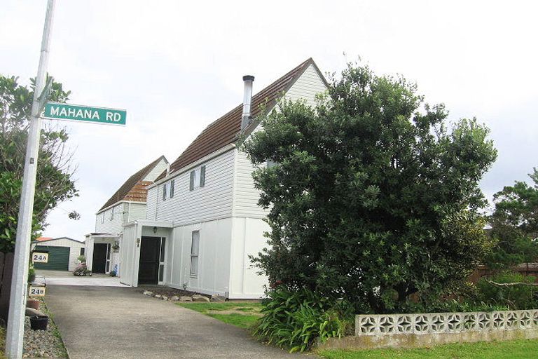 Photo of property in 24a Mahana Road, Paraparaumu Beach, Paraparaumu, 5032