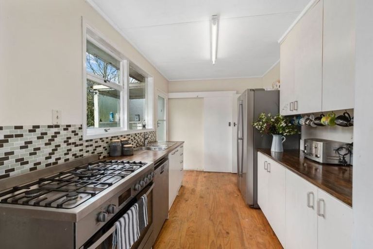 Photo of property in 45 Makiri Street, Helensville, 0800