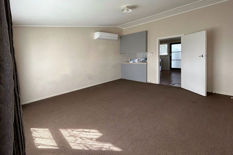 Photo of property in 1/312 Massey Road, Mangere East, Auckland, 2024