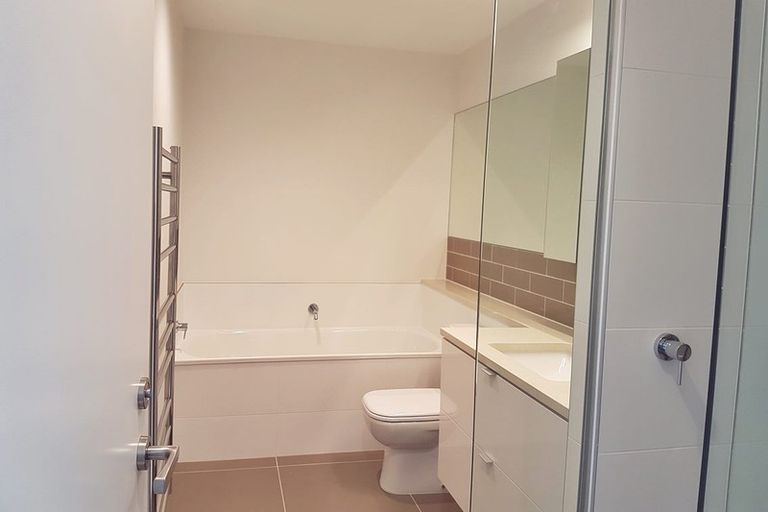 Photo of property in 254 Hobsonville Point Road, Hobsonville, Auckland, 0616