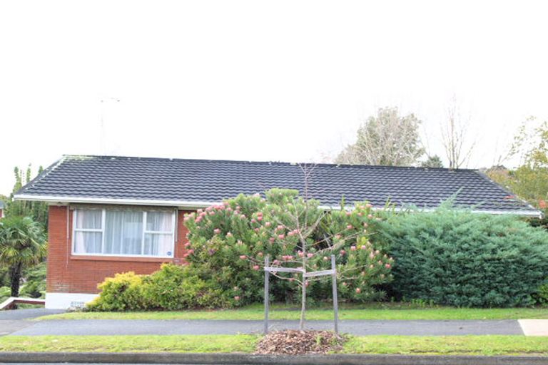 Photo of property in 17 Bert Wilson Place, Cockle Bay, Auckland, 2014
