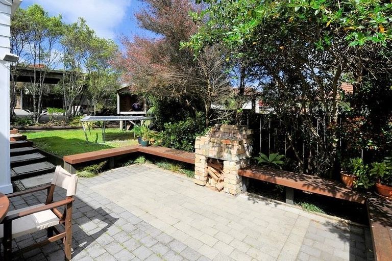 Photo of property in 20 Santiago Crescent, Unsworth Heights, Auckland, 0632