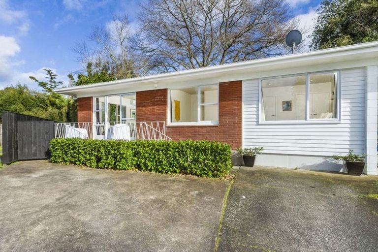 Photo of property in 1/1 Hatherlow Street, Glenfield, Auckland, 0629