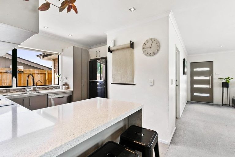 Photo of property in 3b Tawa Road, Te Atatu Peninsula, Auckland, 0610