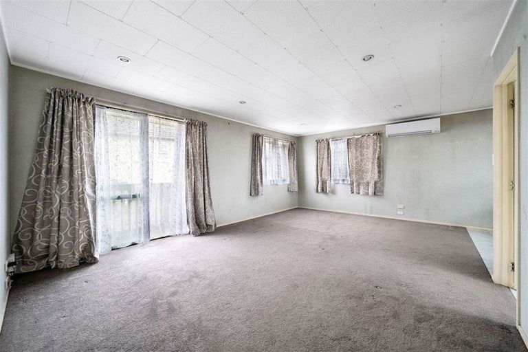 Photo of property in 2 Fruitvale Road, New Lynn, Auckland, 0600