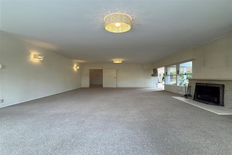 Photo of property in 208 Godley Road, Titirangi, Auckland, 0604