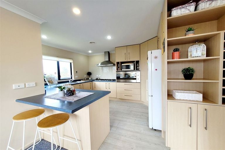 Photo of property in 3 Comber Place, Johnsonville, Wellington, 6037