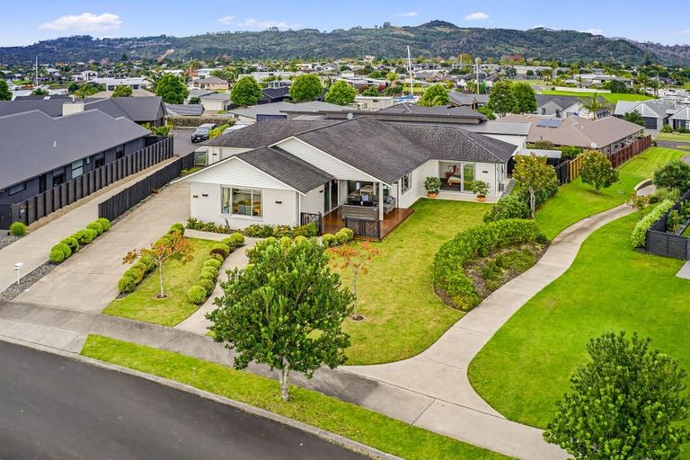 Photo of property in 14 Topping Place, Whitianga, 3510