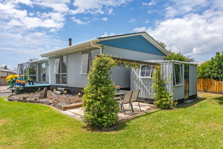 Photo of property in 124 Mckellar Place, Whangamata, 3620