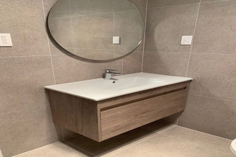 Photo of property in 3/110 Beach Road, Te Atatu Peninsula, 0610