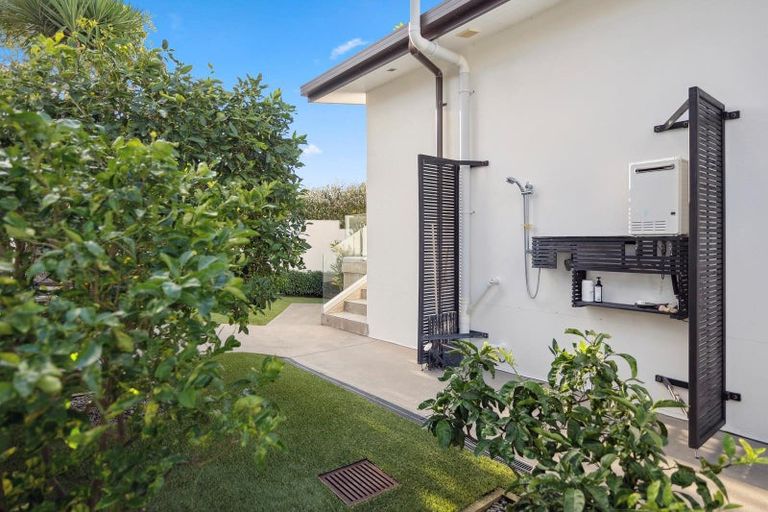 Photo of property in 12a Eastcliffe Road, Castor Bay, Auckland, 0620