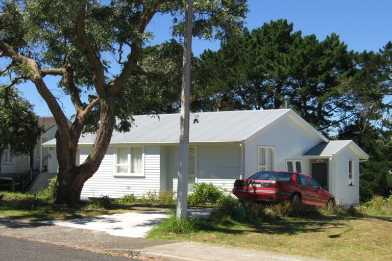 Photo of property in 25 Lysander Crescent, Beach Haven, Auckland, 0626
