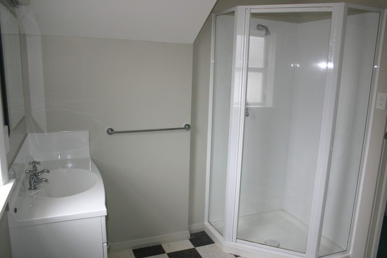 Photo of property in 2 Rodney Street, Northland, Wellington, 6012