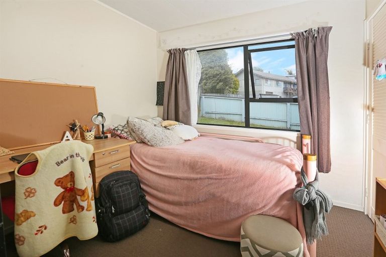 Photo of property in 4 Landsdale Place, Massey, Auckland, 0614