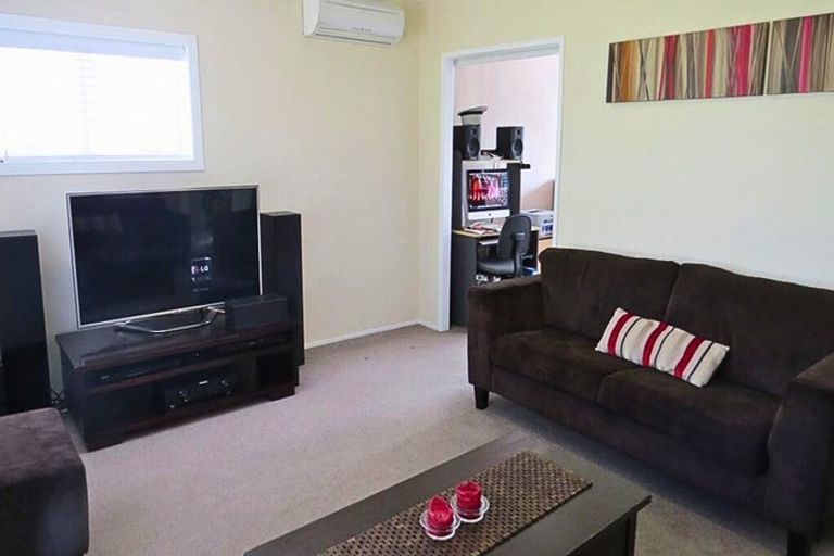 Photo of property in 1/51 Target Road, Totara Vale, Auckland, 0629