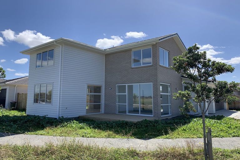 Photo of property in 2 Softwood Avenue, Takanini, 2110