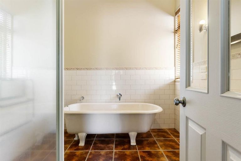 Photo of property in 111 Kaitemako Road, Welcome Bay, Tauranga, 3112