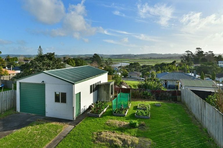 Photo of property in 7 Kaipara Crescent, Helensville, 0800