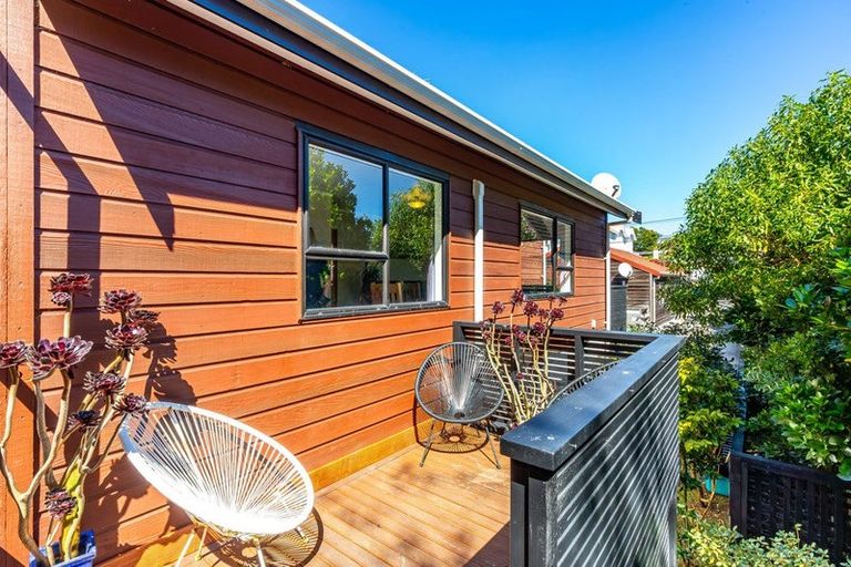 Photo of property in 10b Mersey Street, Island Bay, Wellington, 6023
