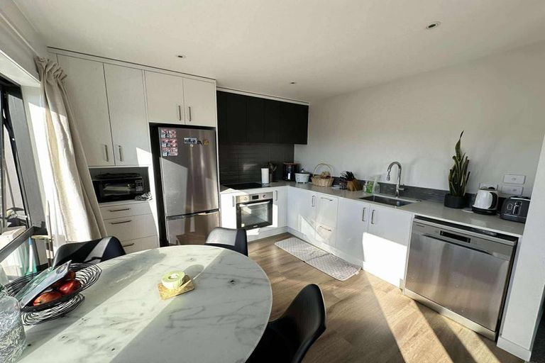 Photo of property in 8/38 Jane Maree Road, Kumeu, 0810