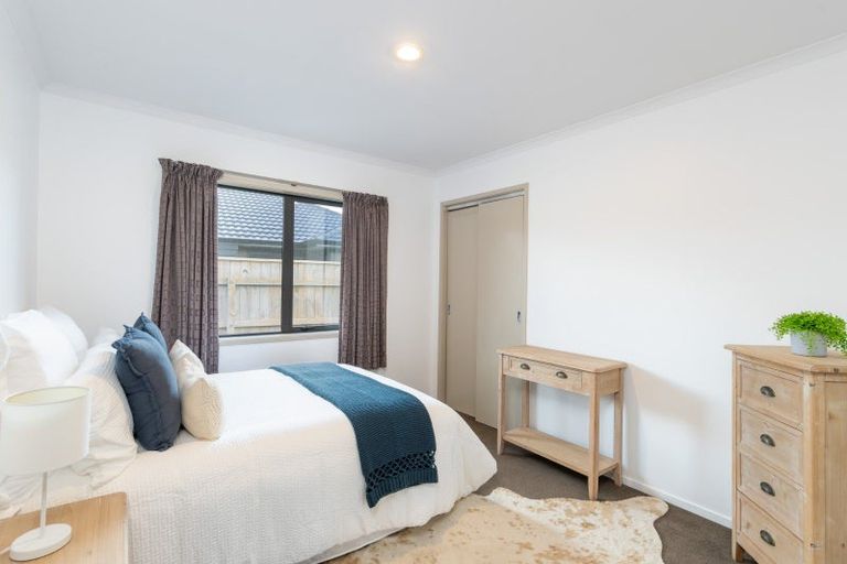 Photo of property in 52 Sunstone Crescent, Brown Owl, Upper Hutt, 5018