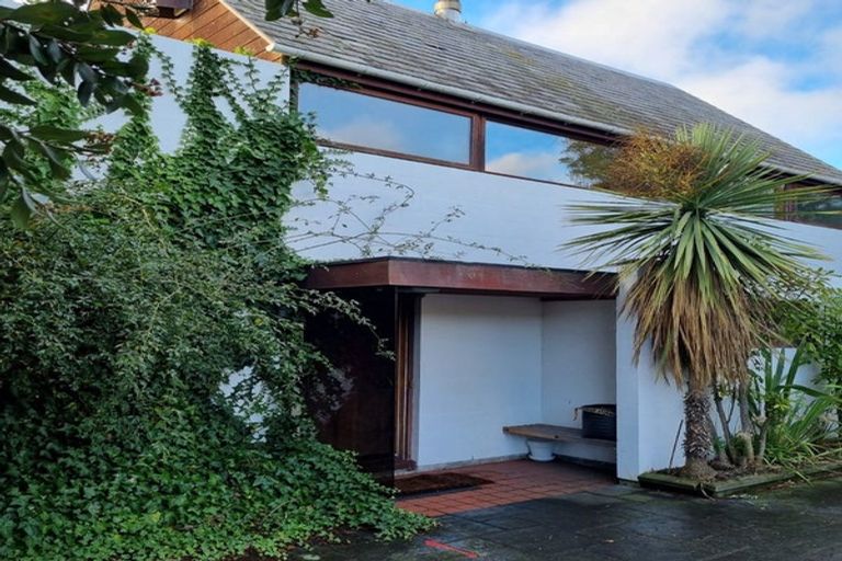 Photo of property in 102 Beachville Road, Redcliffs, Christchurch, 8081