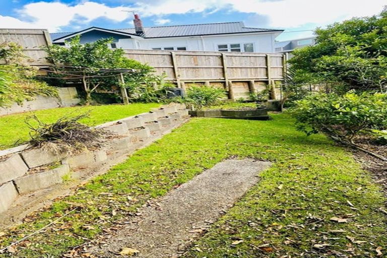 Photo of property in 88 Carrington Street, Lower Vogeltown, New Plymouth, 4310