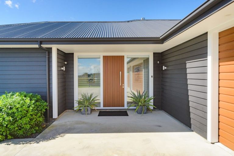 Photo of property in 33 Hartwell Drive, Kelvin Grove, Palmerston North, 4470