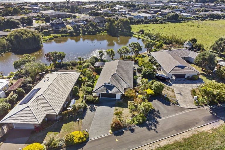 Photo of property in 14 Meredith Way, Paraparaumu Beach, Paraparaumu, 5032