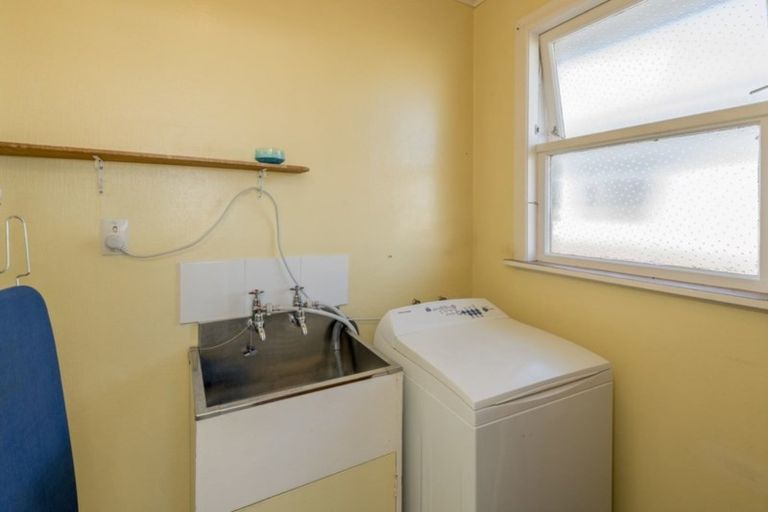 Photo of property in 2 Ely Place, Levin, 5510