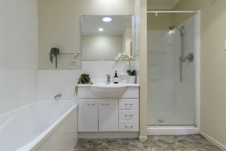 Photo of property in 5 Rewarewa Place, Matua, Tauranga, 3110