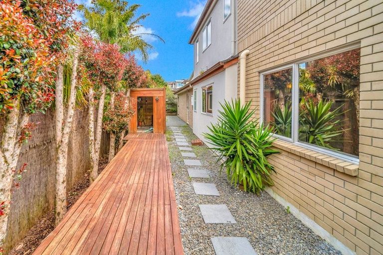 Photo of property in 23 Laurel Oak Drive, Schnapper Rock, Auckland, 0632