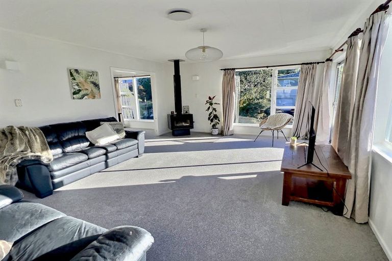 Photo of property in 48 Thurleigh Grove, Karori, Wellington, 6012