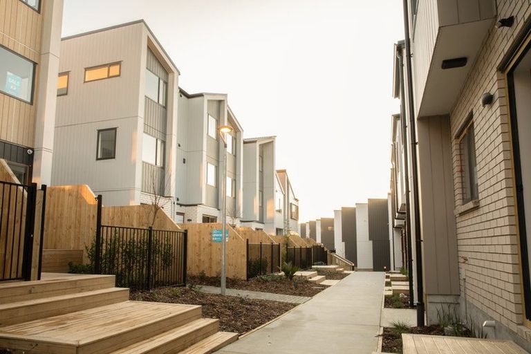 Photo of property in 17 Paetai Lane, Te Atatu Peninsula, 0610