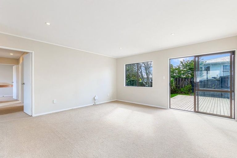 Photo of property in 2b Kintara Drive, Massey, Auckland, 0614