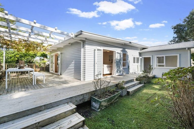 Photo of property in 1a/1 Scarboro Terrace, Murrays Bay, Auckland, 0630