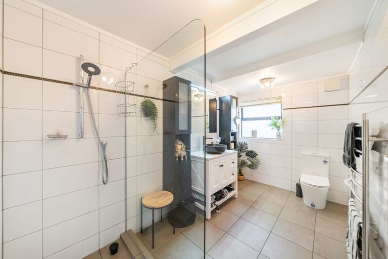 Photo of property in 50 Molyneux Close, Whitby, Porirua, 5024